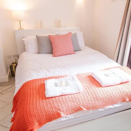 The New52 Oxford By 360Stays - Bespoke 2 Bed Luxury Apartment In The Heart Of Oxford City Centre With Parking 외부 사진