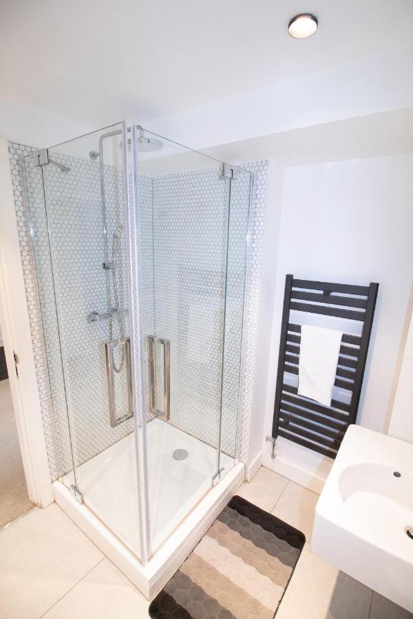 The New52 Oxford By 360Stays - Bespoke 2 Bed Luxury Apartment In The Heart Of Oxford City Centre With Parking 외부 사진
